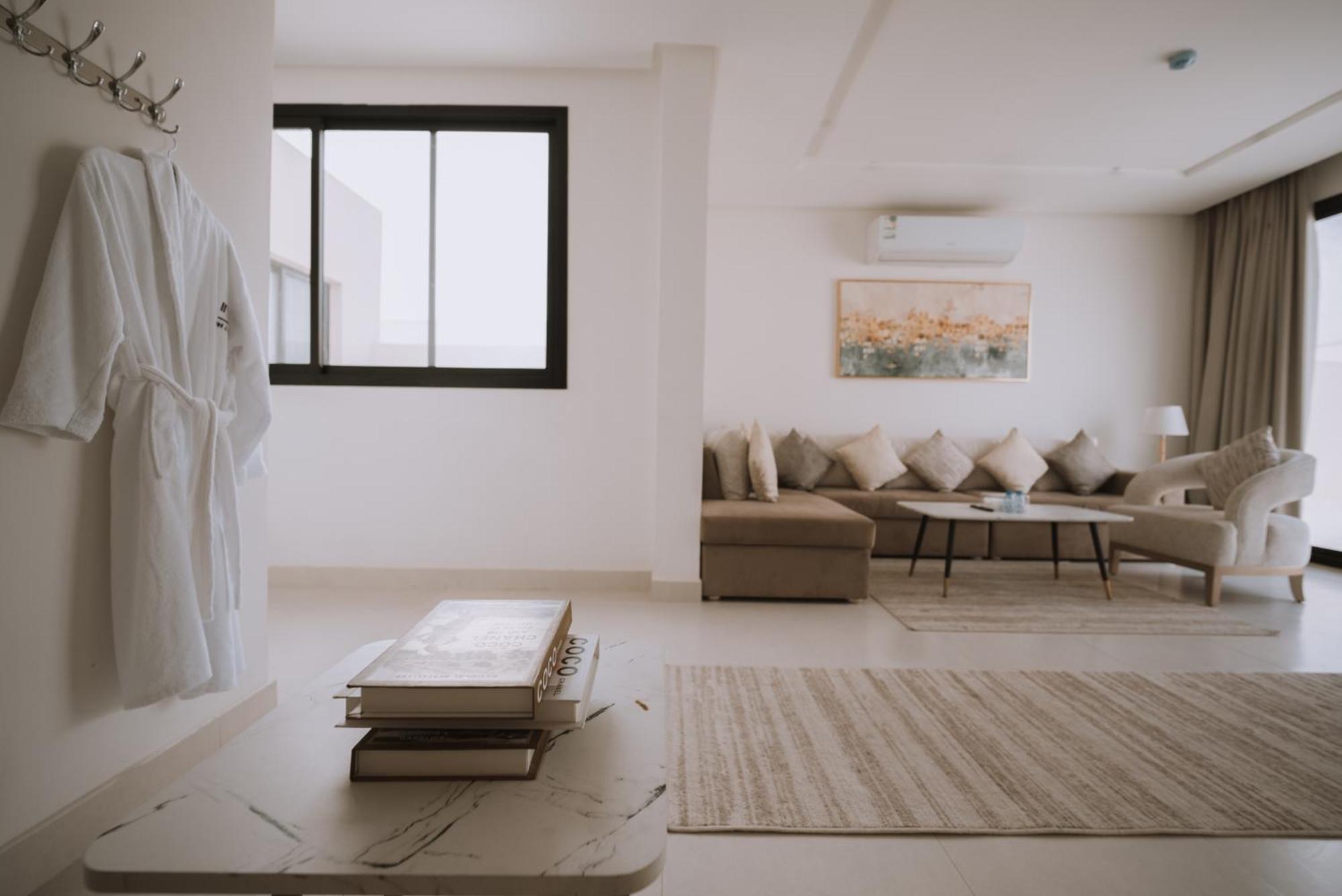 Luxury Apartment *